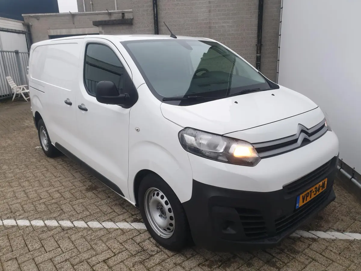 | Apple Carplay/Android Auto | Armsteun voor | Buitenspiegels elektrisch verstelbaar | Apple Carplay/Android Auto | Armsteun voor | Buitenspiegels elektrisch verstelbaar
