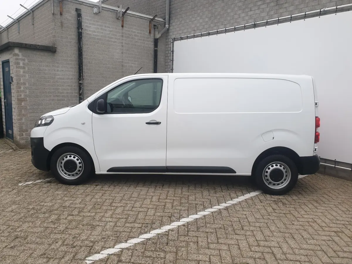 | Apple Carplay/Android Auto | Armsteun voor | Buitenspiegels elektrisch verstelbaar | Apple Carplay/Android Auto | Armsteun voor | Buitenspiegels elektrisch verstelbaar