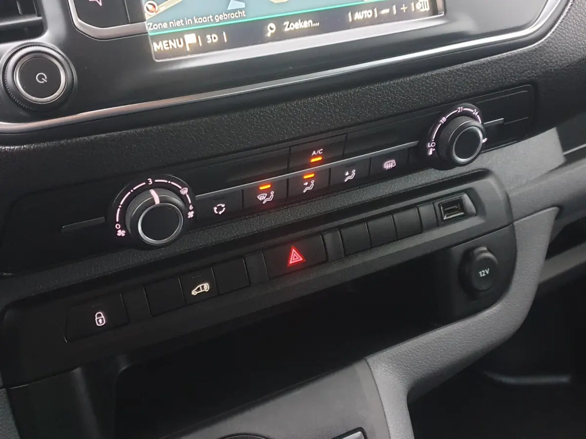 | Apple Carplay/Android Auto | Armsteun voor | Buitenspiegels elektrisch verstelbaar | Apple Carplay/Android Auto | Armsteun voor | Buitenspiegels elektrisch verstelbaar