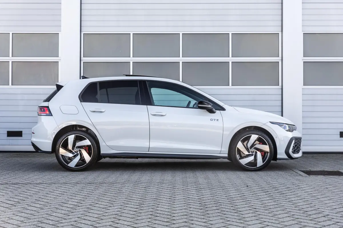 GTE 1.5 eHybrid 272pk | SoH 100% | Trekhaak | Panoramadak | Stoelverwarming/Verkoeling | Head-up Display | Leer | Camera