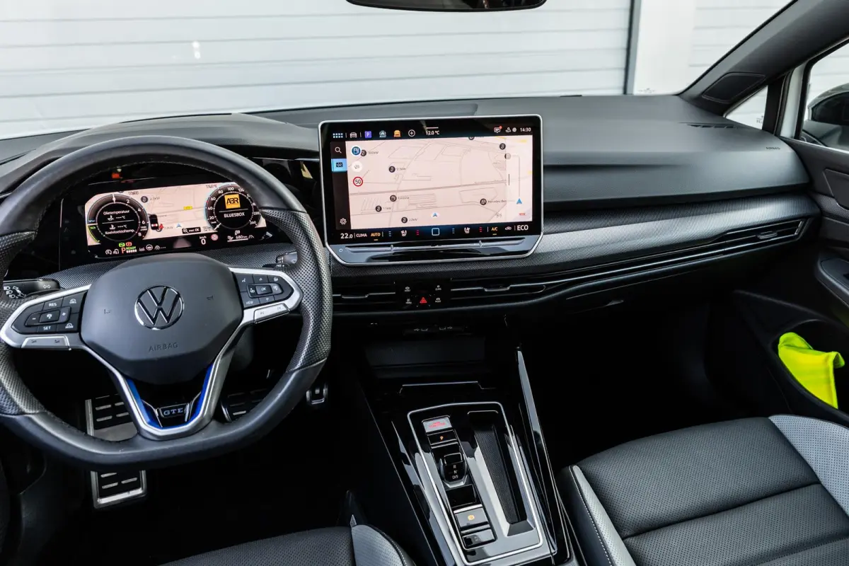 GTE 1.5 eHybrid 272pk | SoH 100% | Trekhaak | Panoramadak | Stoelverwarming/Verkoeling | Head-up Display | Leer | Camera