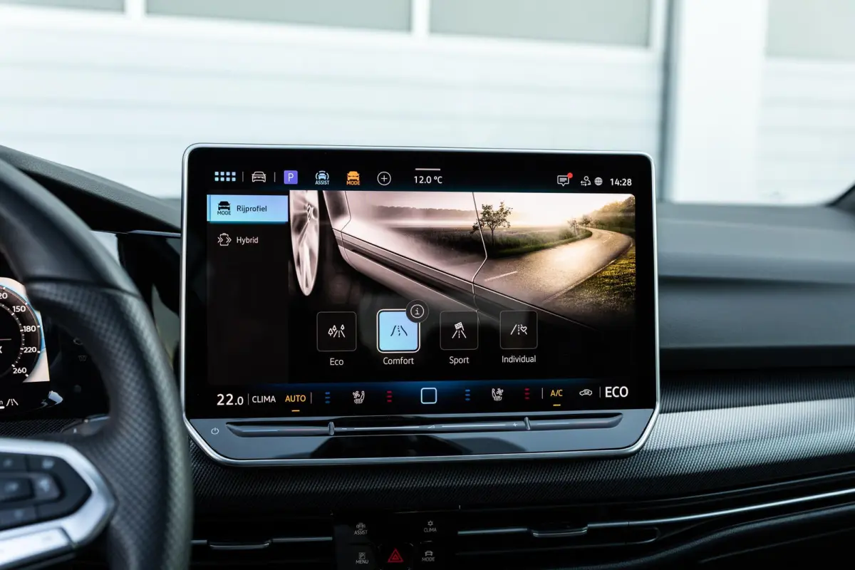 GTE 1.5 eHybrid 272pk | SoH 100% | Trekhaak | Panoramadak | Stoelverwarming/Verkoeling | Head-up Display | Leer | Camera
