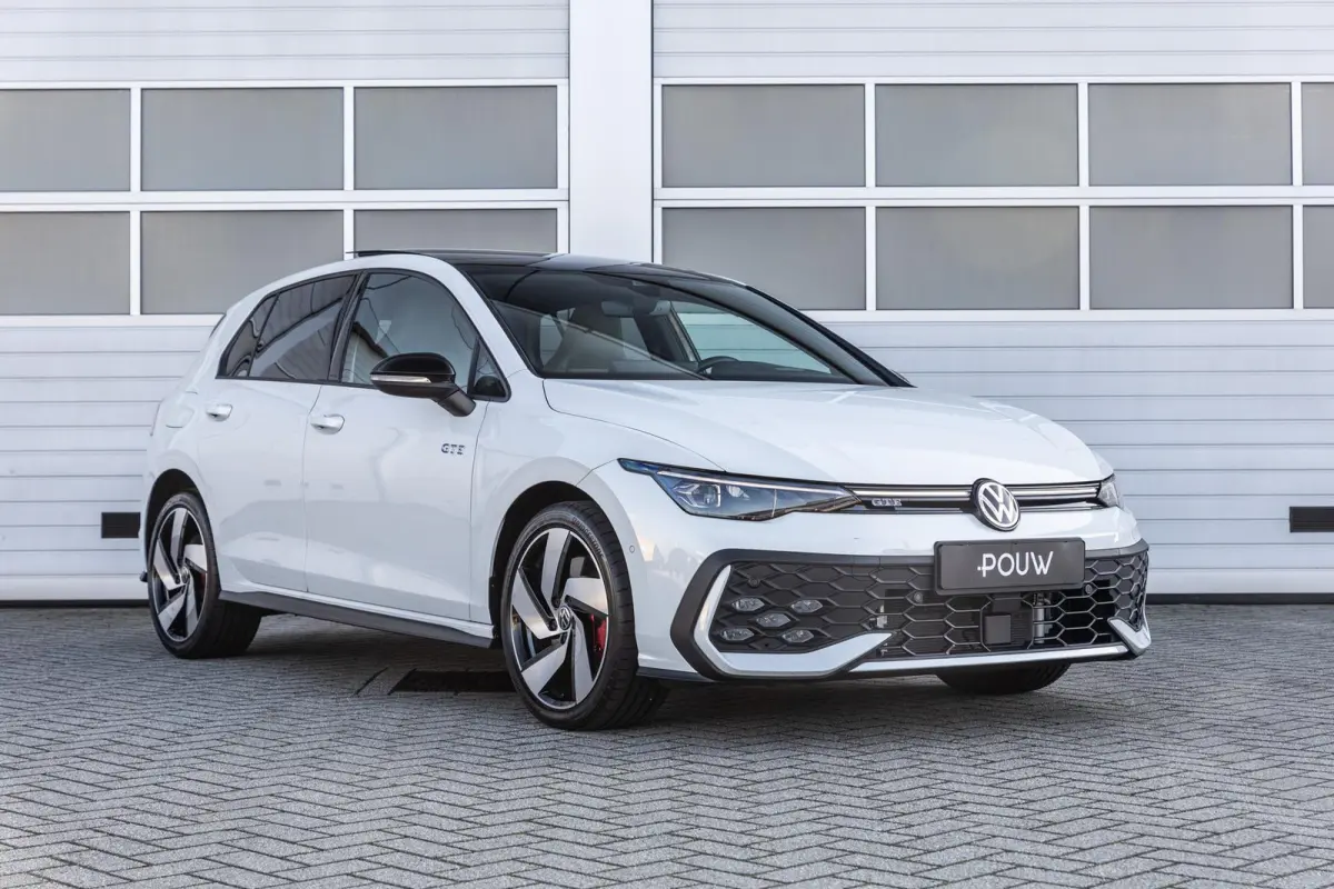 GTE 1.5 eHybrid 272pk | SoH 100% | Trekhaak | Panoramadak | Stoelverwarming/Verkoeling | Head-up Display | Leer | Camera