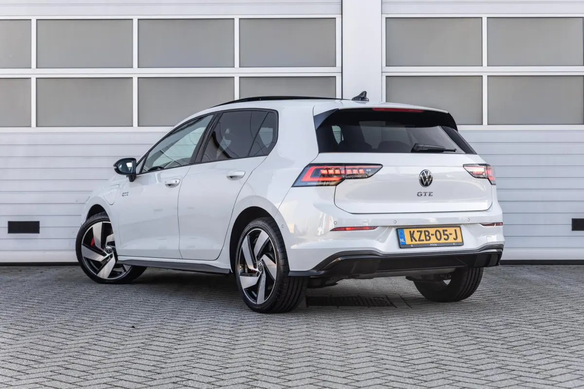 GTE 1.5 eHybrid 272pk | SoH 100% | Trekhaak | Panoramadak | Stoelverwarming/Verkoeling | Head-up Display | Leer | Camera