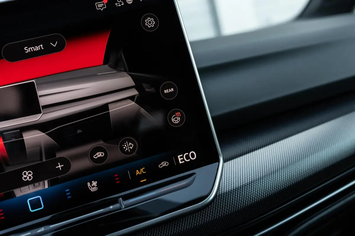 GTE 1.5 eHybrid 272pk | SoH 100% | Trekhaak | Panoramadak | Stoelverwarming/Verkoeling | Head-up Display | Leer | Camera