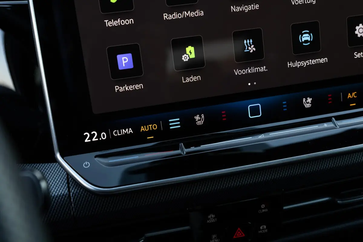 GTE 1.5 eHybrid 272pk | SoH 100% | Trekhaak | Panoramadak | Stoelverwarming/Verkoeling | Head-up Display | Leer | Camera