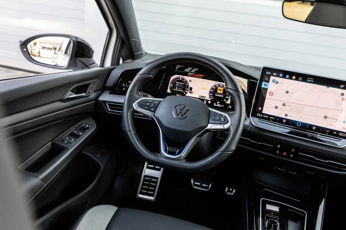 GTE 1.5 eHybrid 272pk | SoH 100% | Trekhaak | Panoramadak | Stoelverwarming/Verkoeling | Head-up Display | Leer | Camera