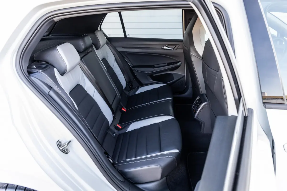 GTE 1.5 eHybrid 272pk | SoH 100% | Trekhaak | Panoramadak | Stoelverwarming/Verkoeling | Head-up Display | Leer | Camera