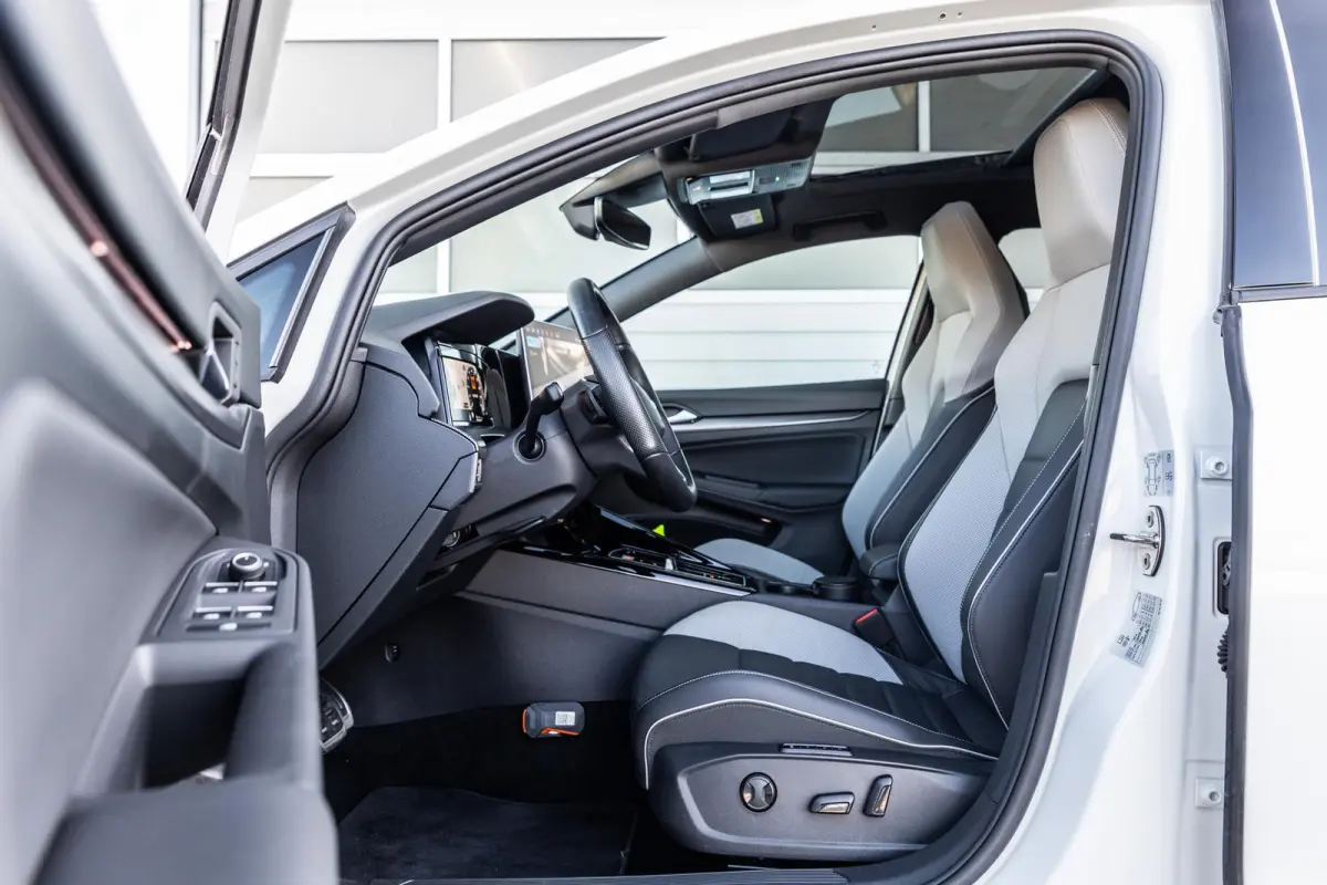 GTE 1.5 eHybrid 272pk | SoH 100% | Trekhaak | Panoramadak | Stoelverwarming/Verkoeling | Head-up Display | Leer | Camera