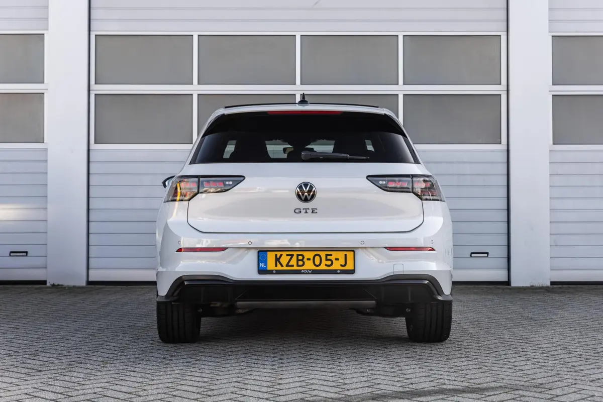 GTE 1.5 eHybrid 272pk | SoH 100% | Trekhaak | Panoramadak | Stoelverwarming/Verkoeling | Head-up Display | Leer | Camera