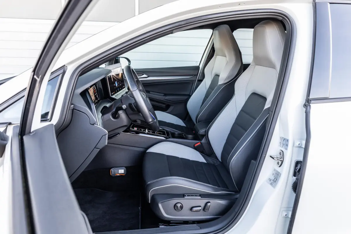 GTE 1.5 eHybrid 272pk | SoH 100% | Trekhaak | Panoramadak | Stoelverwarming/Verkoeling | Head-up Display | Leer | Camera