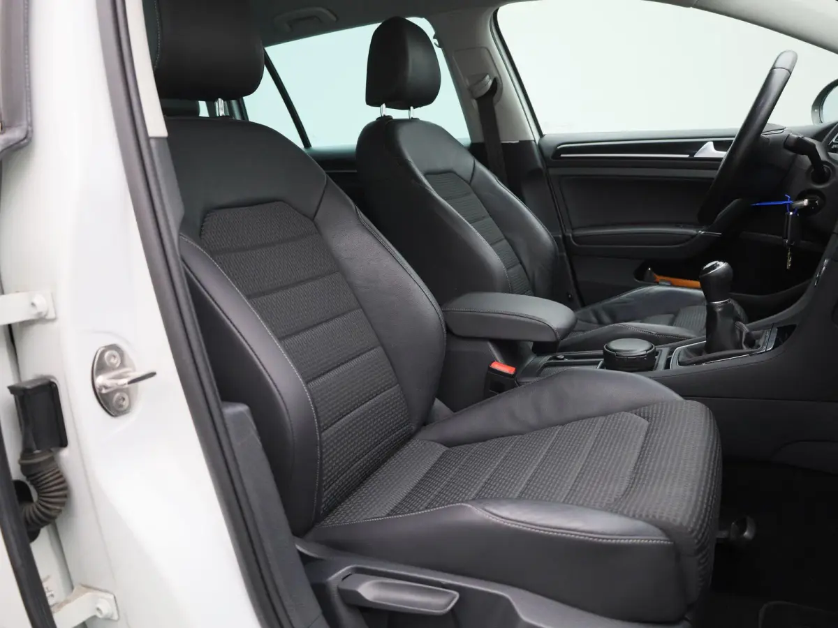 1.4 TSI Business Edition Connected R 125 PK| Origineel Nederlands | 1e Eigenaar | Dealeronderhouden | Trekhaak | R-Line Exterieur | Navigatie | Achteruitrijcamera | Stoelverwarming | Climatr
