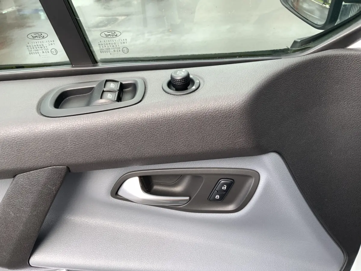 310 2.2 TDCI L2H1 Ambiente 9 Persone Airco Cruise Trekhaak 2200 kg Euro 5. in de btw  in de bpm