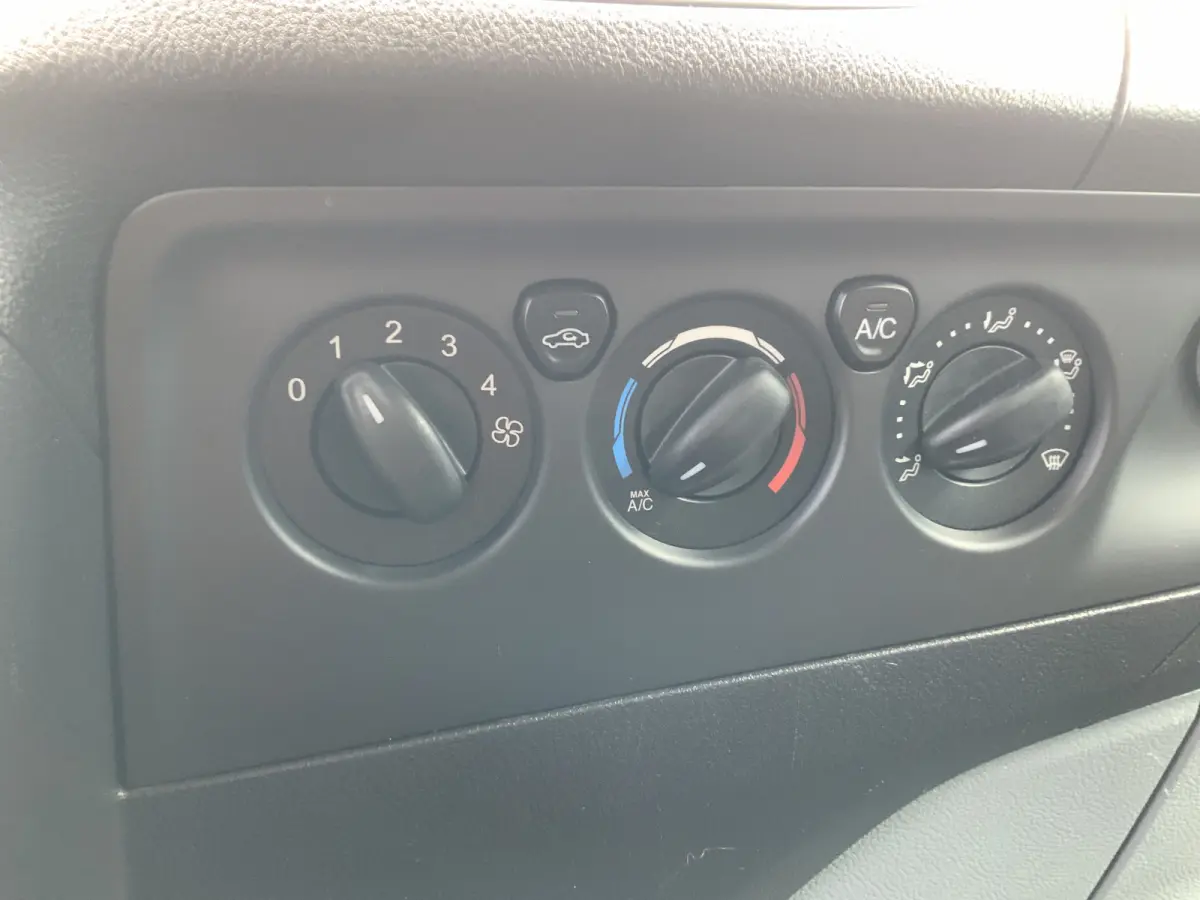 310 2.2 TDCI L2H1 Ambiente 9 Persone Airco Cruise Trekhaak 2200 kg Euro 5. in de btw  in de bpm