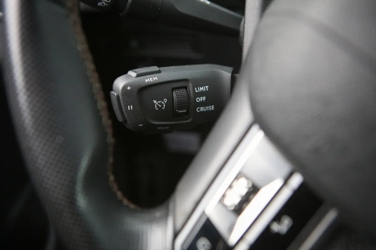 1.2 PT Perform. Line | Navigatie | Carplay | Android Auto | Alcantara |