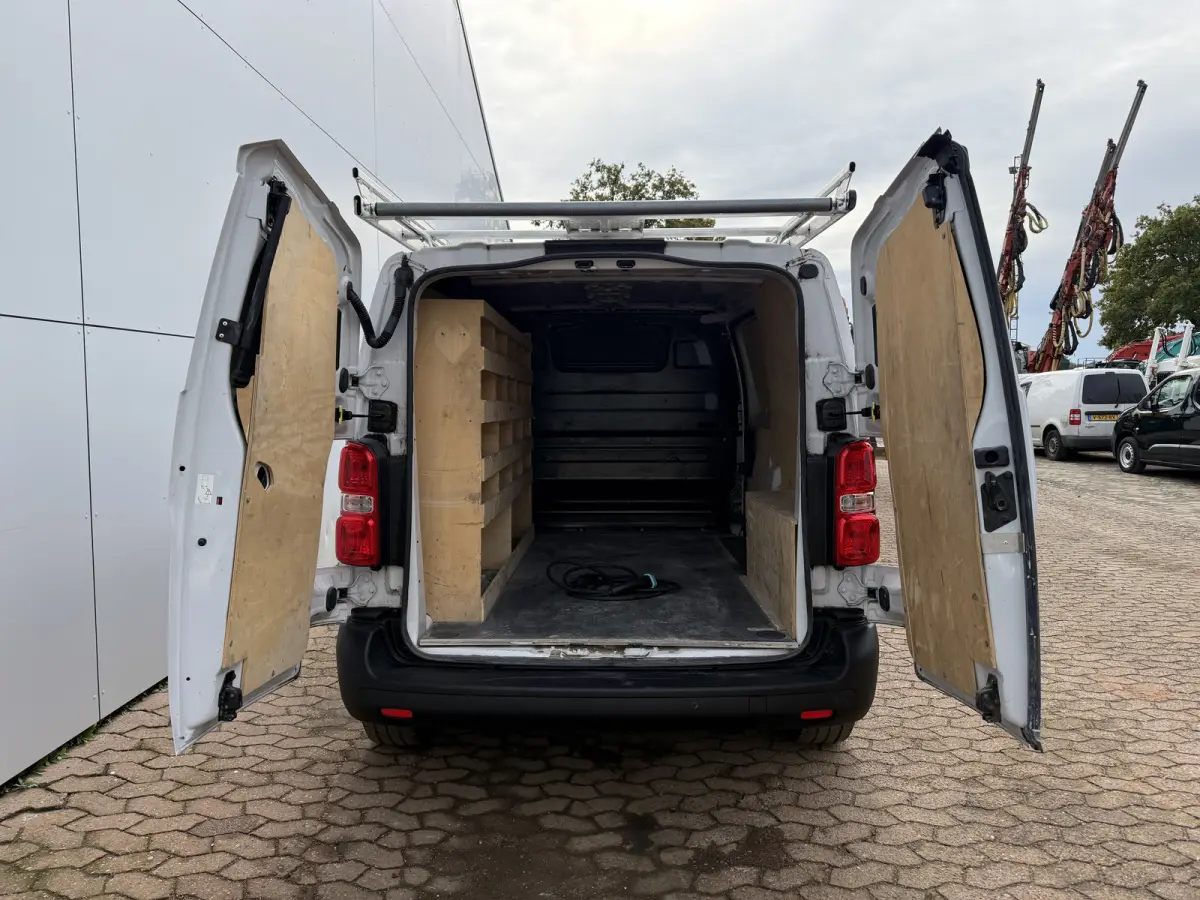 75kWh 136PK L2 330km WLTP Snelladen Imperiaal Climate Control Cruise Control Imperiaal Carplay Navigatie Parkeersensoren