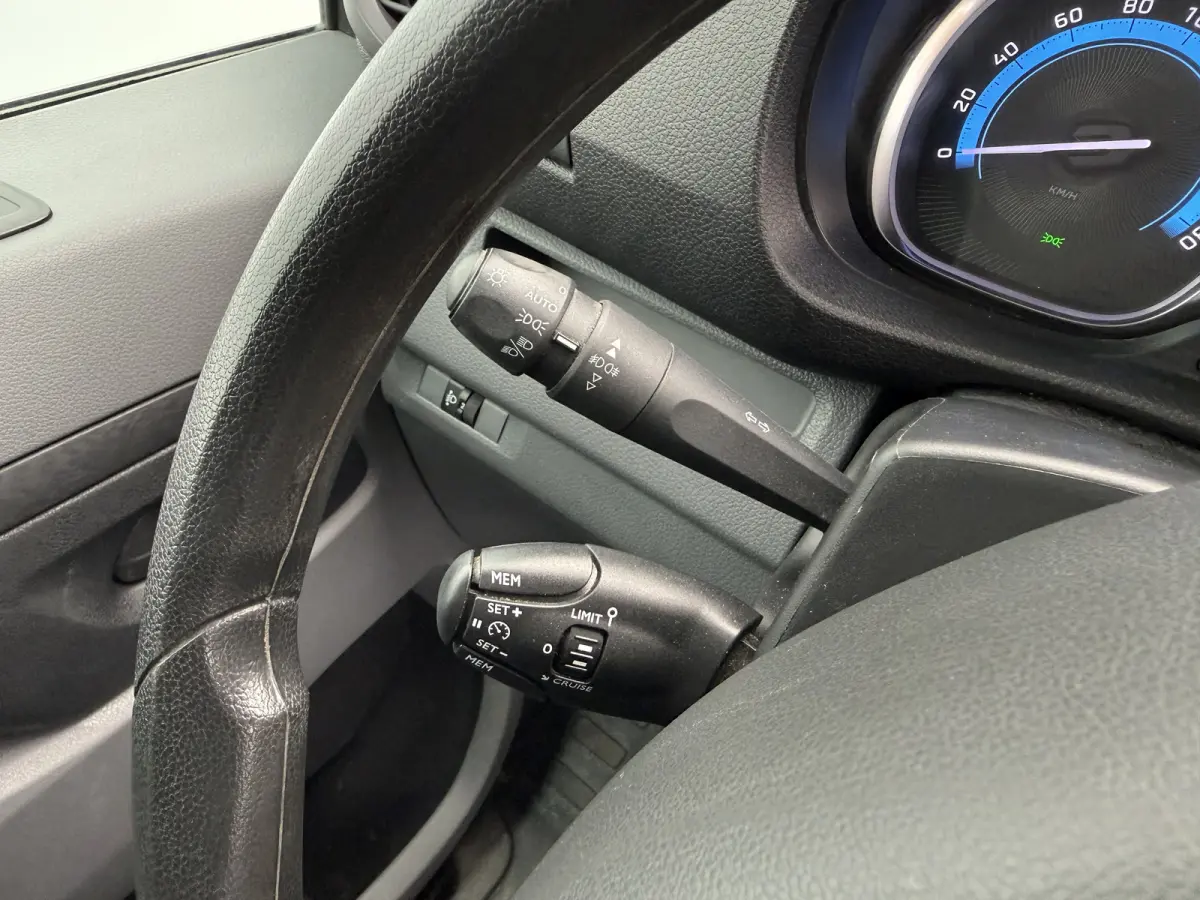 75kWh 136PK L2 330km WLTP Snelladen Imperiaal Climate Control Cruise Control Imperiaal Carplay Navigatie Parkeersensoren