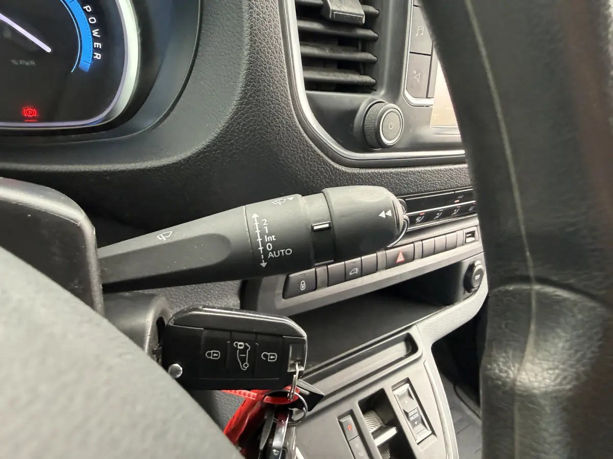 75kWh 136PK L2 330km WLTP Snelladen Imperiaal Climate Control Cruise Control Imperiaal Carplay Navigatie Parkeersensoren
