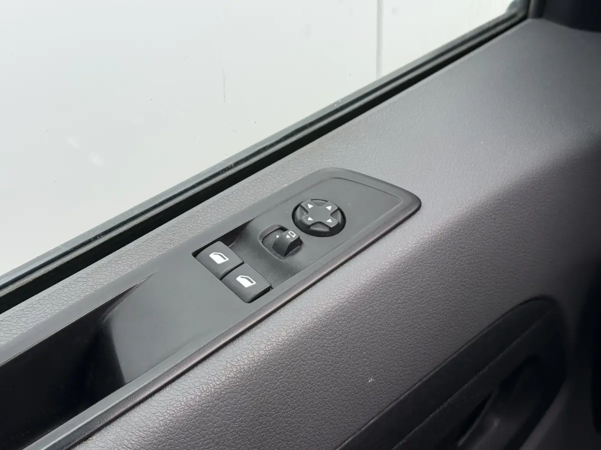 75kWh 136PK L2 330km WLTP Snelladen Imperiaal Climate Control Cruise Control Imperiaal Carplay Navigatie Parkeersensoren