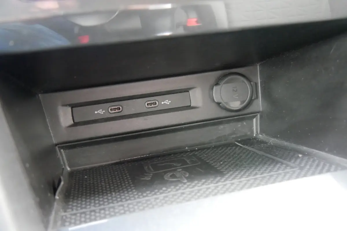 1.5 TSI R-Line Business+. camera. CarPlay. stoelverwarming.trekhaak