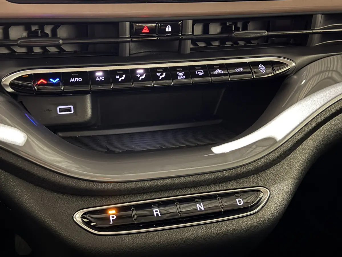 3+1 42 kWh | Apple CarPlay - Android Auto | Stoelen verwarmd | Dodehoek detectie