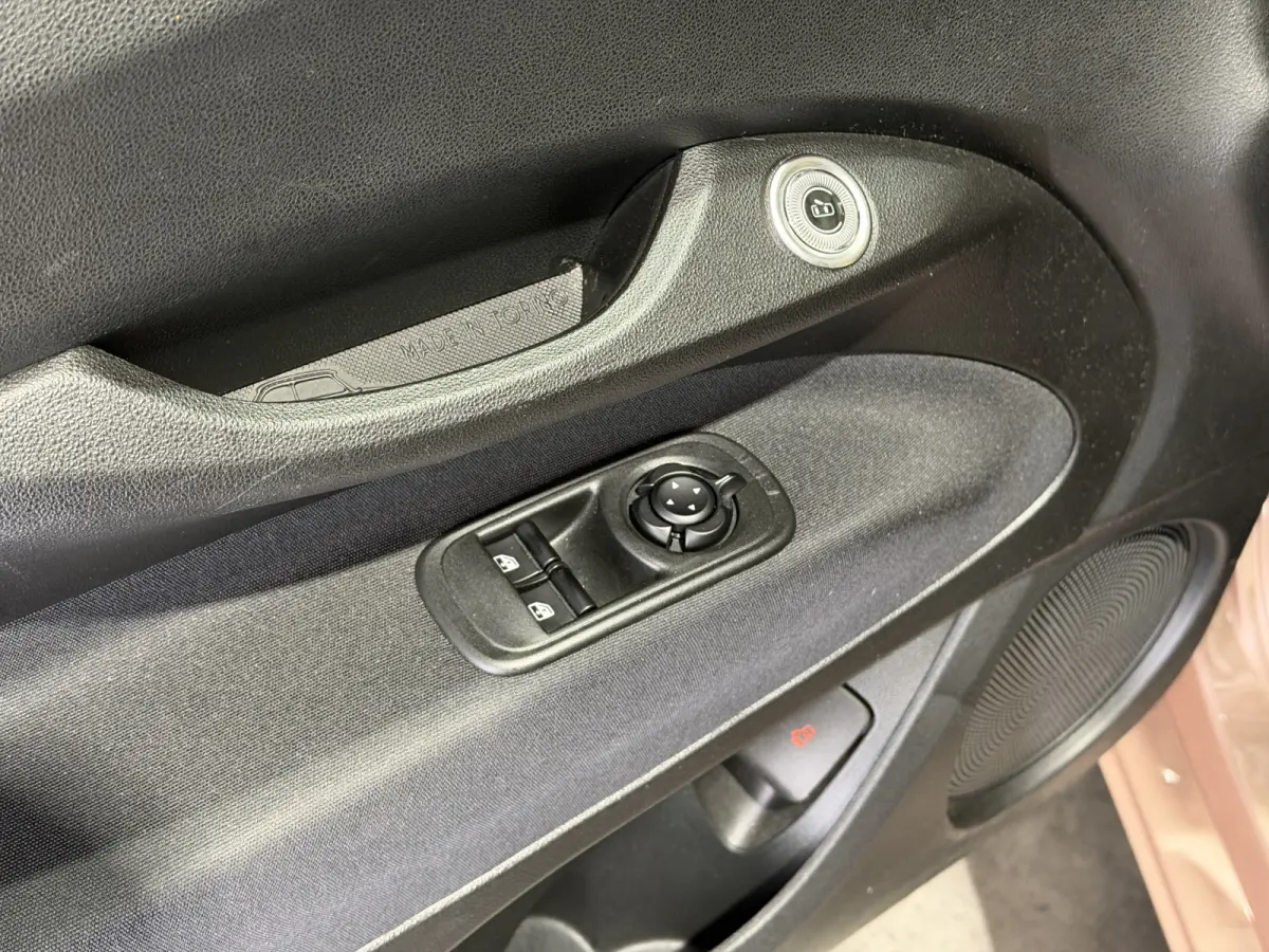 3+1 42 kWh | Apple CarPlay - Android Auto | Stoelen verwarmd | Dodehoek detectie
