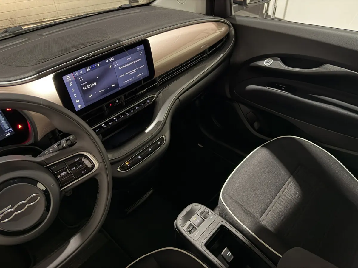 3+1 42 kWh | Apple CarPlay - Android Auto | Stoelen verwarmd | Dodehoek detectie