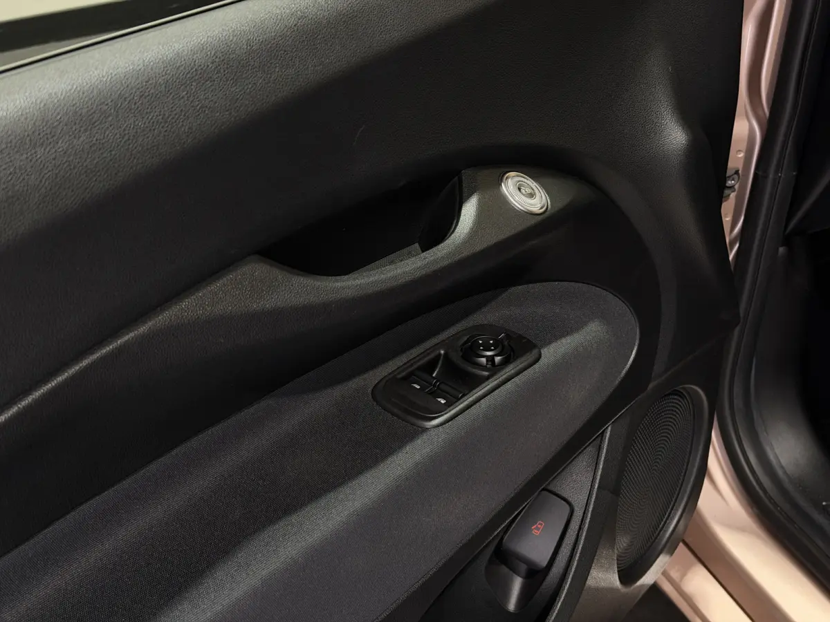 42 kWh | Apple CarPlay - Android Auto | Stoelen verwarmd | Dodehoek detectie Rijklaar