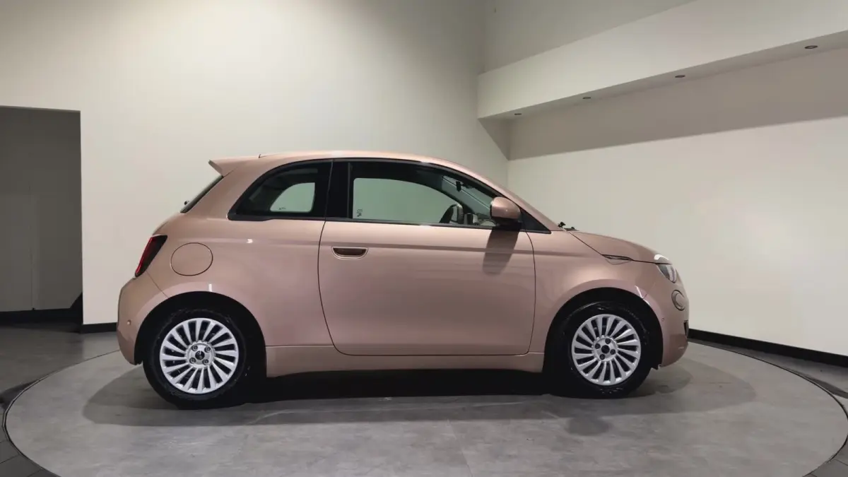 42 kWh | Apple CarPlay - Android Auto | Stoelen verwarmd | Dodehoek detectie Rijklaar
