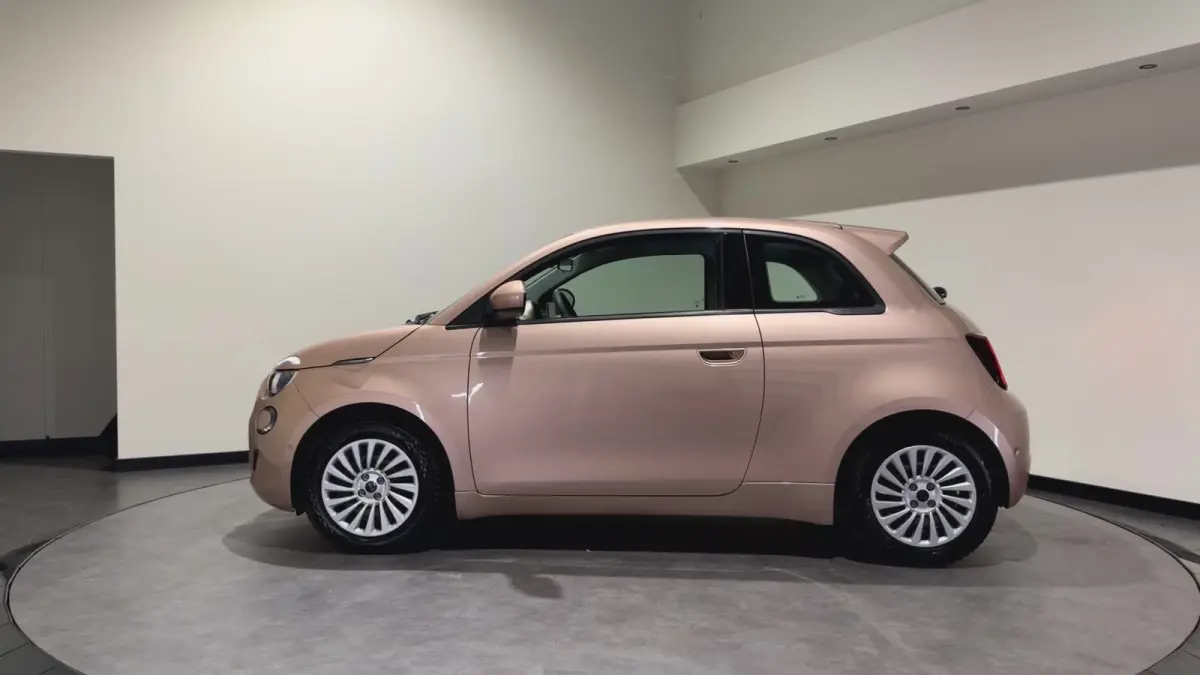 42 kWh | Apple CarPlay - Android Auto | Stoelen verwarmd | Dodehoek detectie Rijklaar