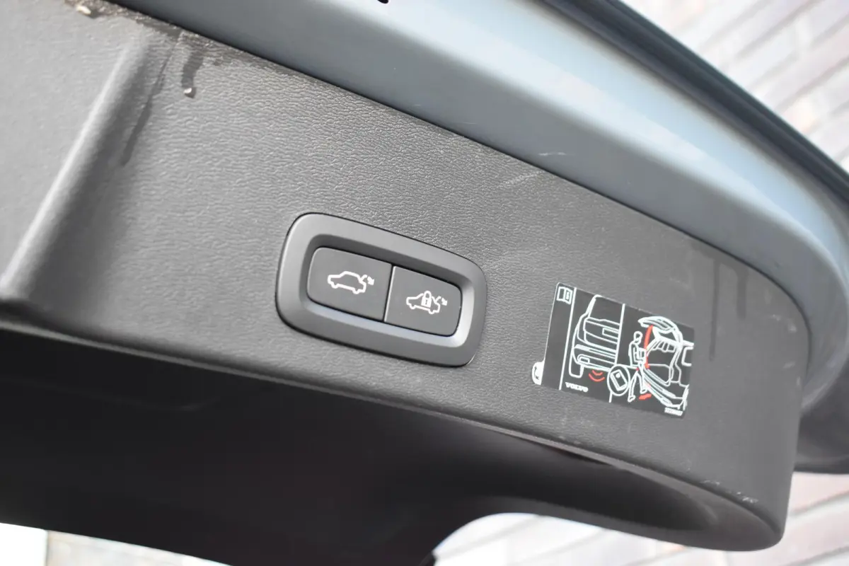 P8 AWD R-Design 78kwh