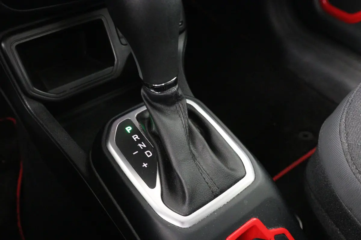 1.3T DDCT Longitude | Automaat! | Navi By App | Clima | Cruise Control | DAB | Parkeersensoren | Lichtmetalen Velgen | Keyless Start
