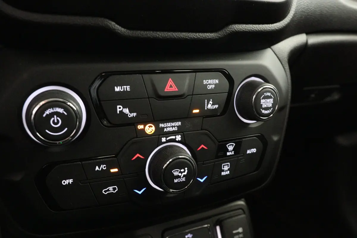 1.3T DDCT Longitude | Automaat! | Navi By App | Clima | Cruise Control | DAB | Parkeersensoren | Lichtmetalen Velgen | Keyless Start