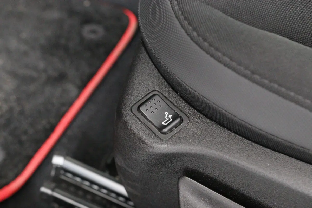 1.3T DDCT Longitude | Automaat! | Navi By App | Clima | Cruise Control | DAB | Parkeersensoren | Lichtmetalen Velgen | Keyless Start