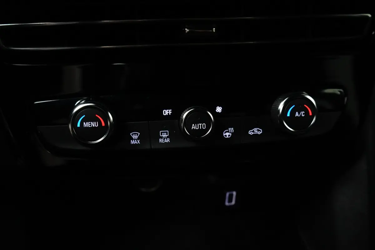 GS 54 kWh | Fase 3 laden | Navigatie | Camera | Stuurverwarming | Apple carplay | Bluetooth | 12.650km |