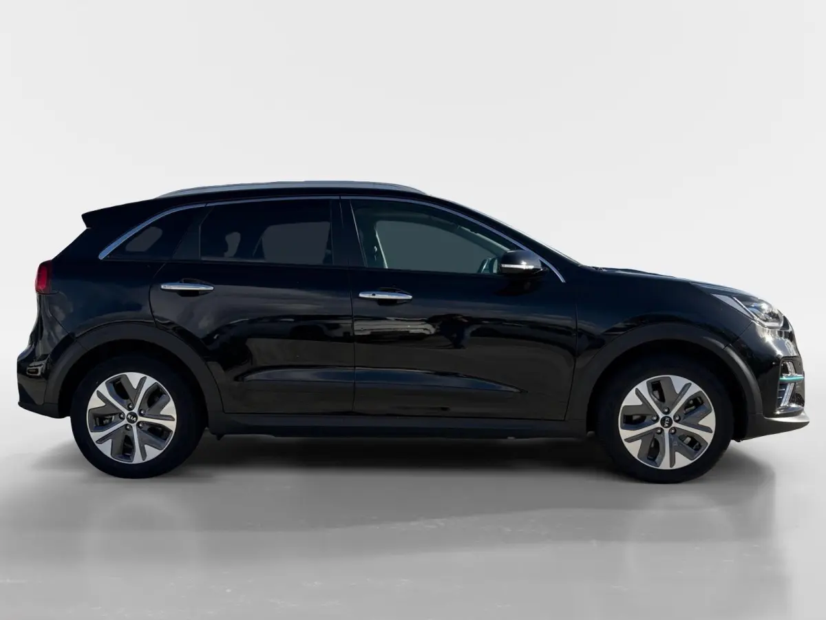 DynamicPlusLine 64 kWh | *1E EIGENAAR | FABRIEKSGARANTIE | TREKHAAK | SCHUIF- KANTELDAK | APPLE CARPLAY/ ANDROID AUTO | NAVI | CAMERA | STUUR/ STOELVERWARMING | STOF/ LEDER | DAB+ | ETC…