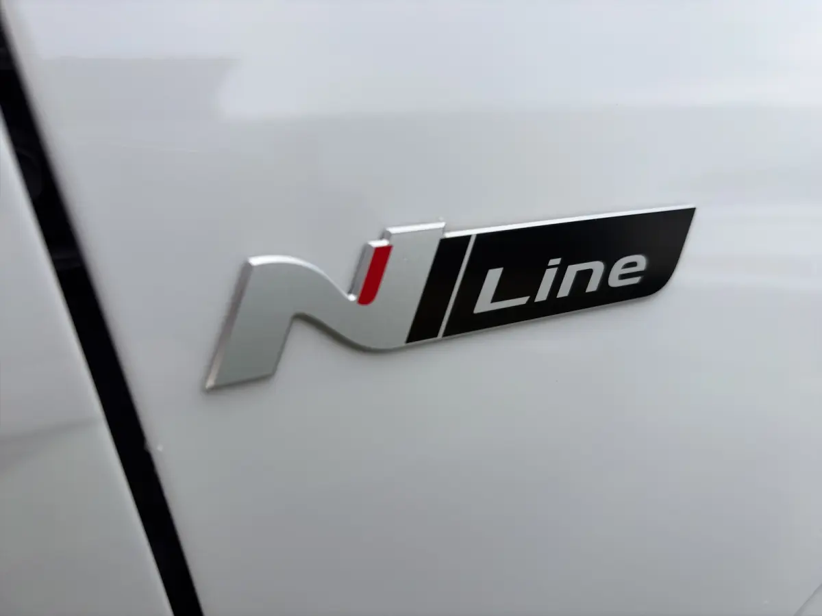N-Line Business 84 kWh 229pk | Elektrische stoelen | SOH 97,6% | Automatische deurhendels | Stuurverwarming | Elektrische achterklep | Stoelverwarming | Warmtepomp | Parkeersensoren | Camera