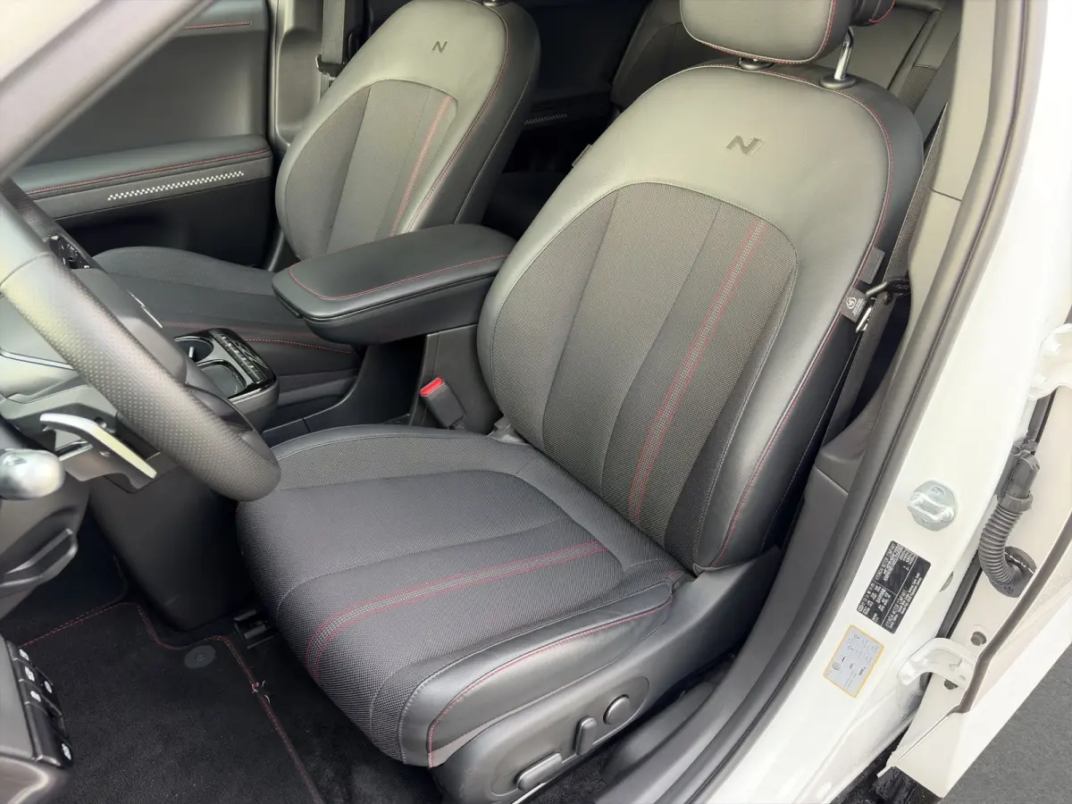 N-Line Business 84 kWh 229pk | Elektrische stoelen | SOH 97,6% | Automatische deurhendels | Stuurverwarming | Elektrische achterklep | Stoelverwarming | Warmtepomp | Parkeersensoren | Camera