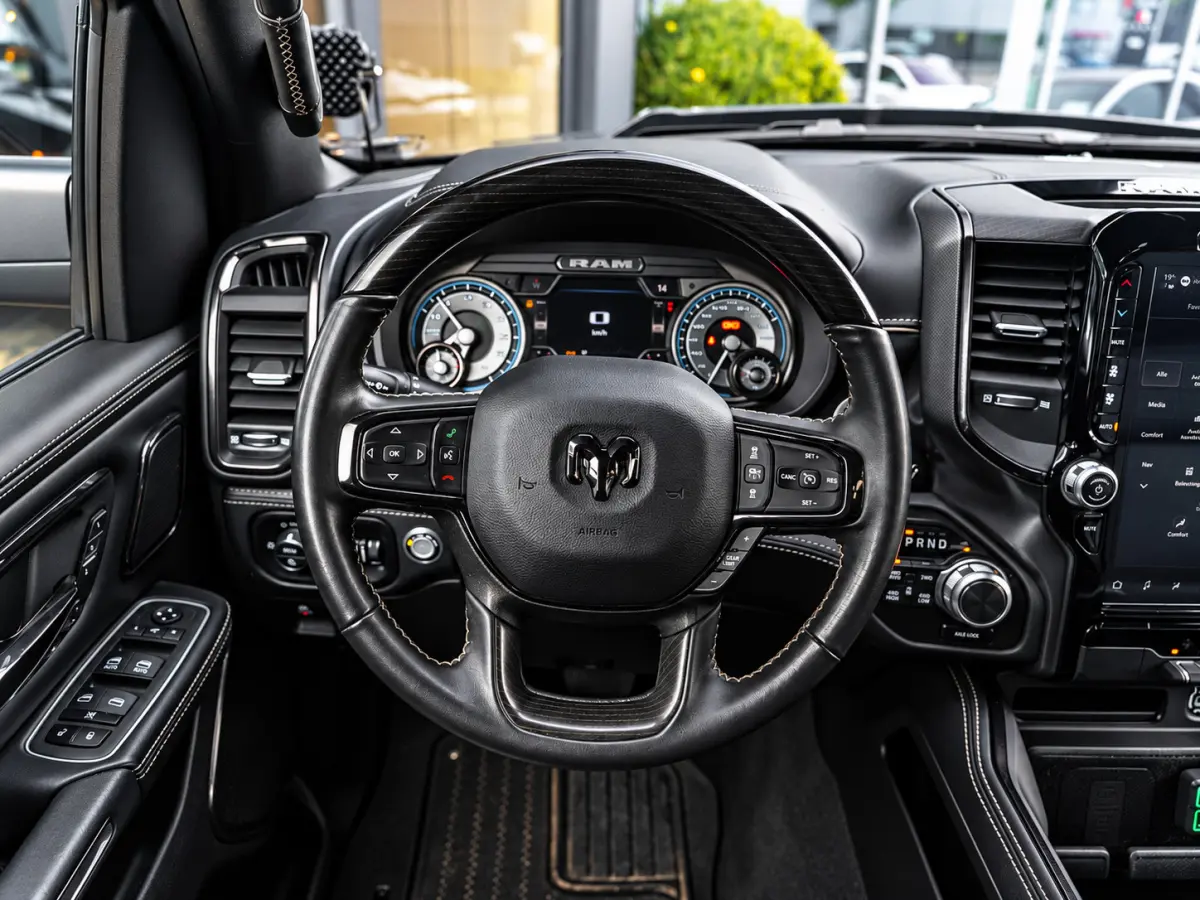 1500 4X4 5.7 V8 4x4 Crew Cab 5'7 Limited|EXCL BTW