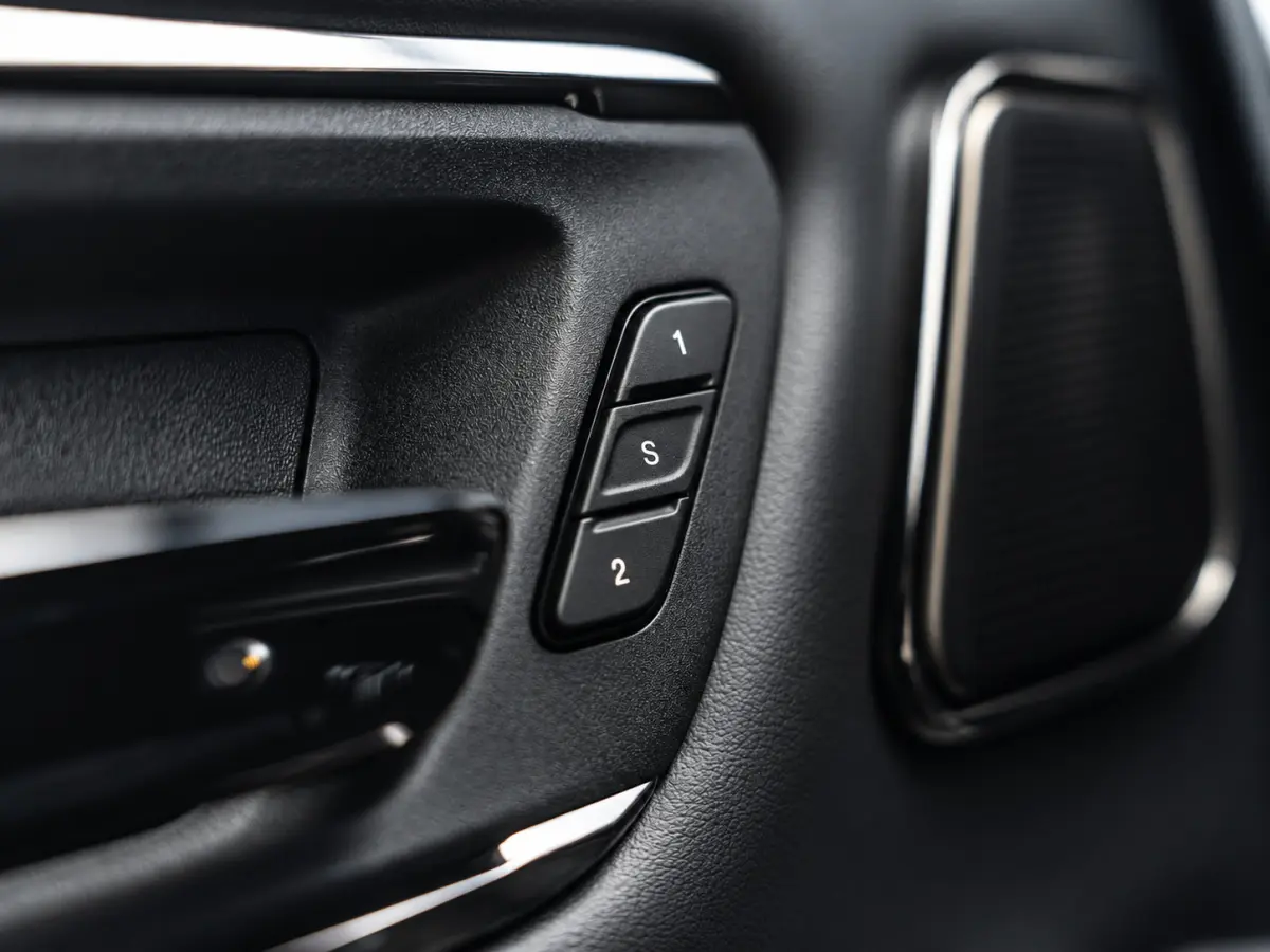 1500 4X4 5.7 V8 4x4 Crew Cab 5'7 Limited|EXCL BTW