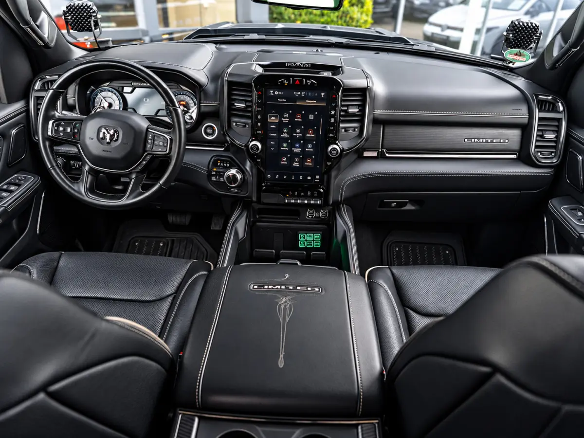 1500 4X4 5.7 V8 4x4 Crew Cab 5'7 Limited|EXCL BTW