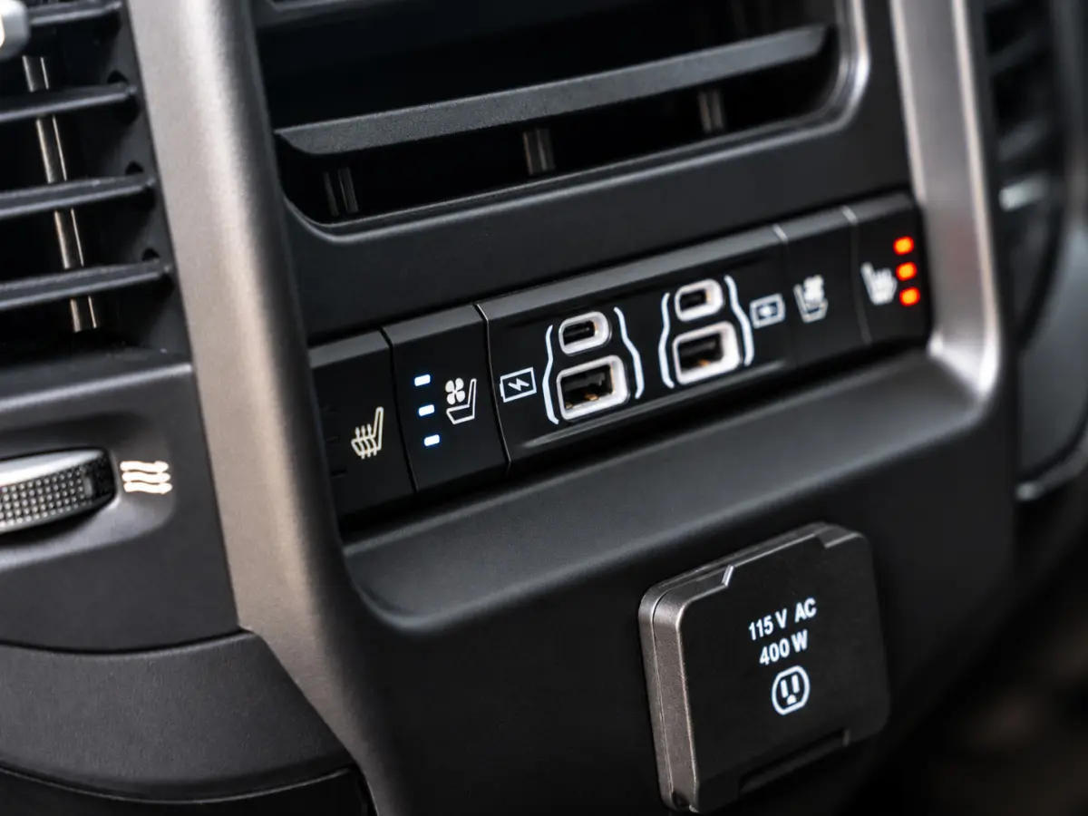 1500 4X4 5.7 V8 4x4 Crew Cab 5'7 Limited|EXCL BTW