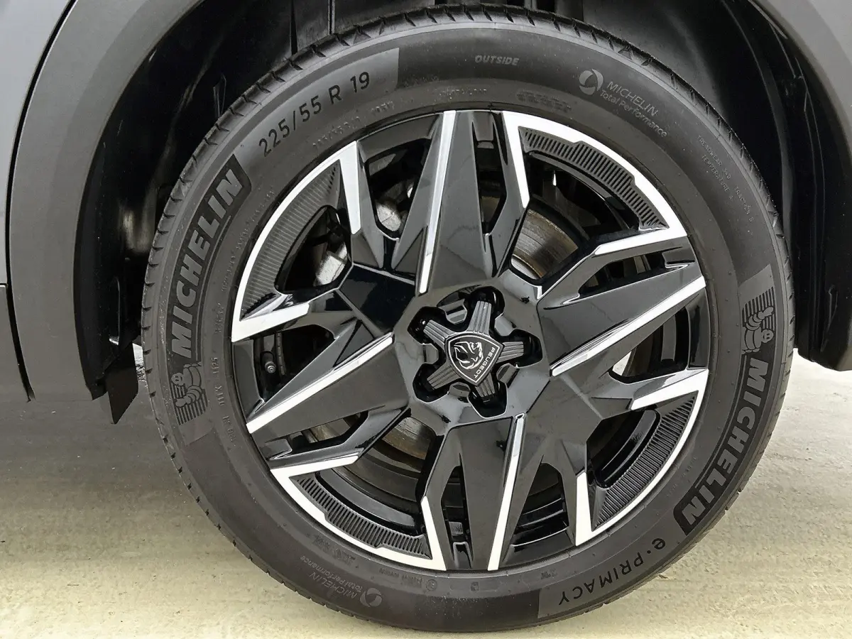 GT 145pk Hybrid Automaat | 1ste eigenaar | 7 persoons | Camera | Electrische klep | Stuur/Stoelverwarming | 19"LMV | Navigatie | AUTOMAAT