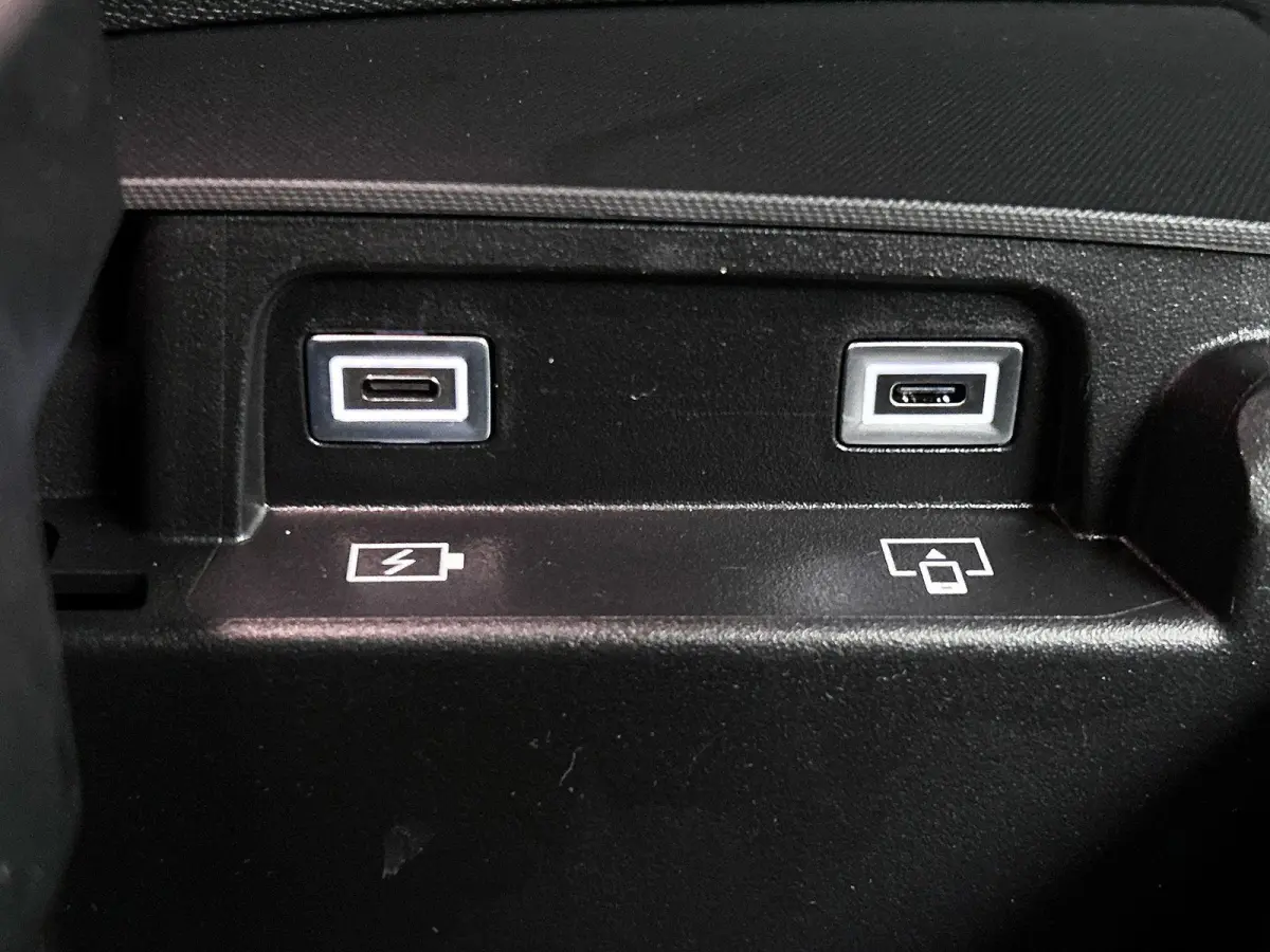 GT 145pk Hybrid Automaat | 1ste eigenaar | 7 persoons | Camera | Electrische klep | Stuur/Stoelverwarming | 19"LMV | Navigatie | AUTOMAAT