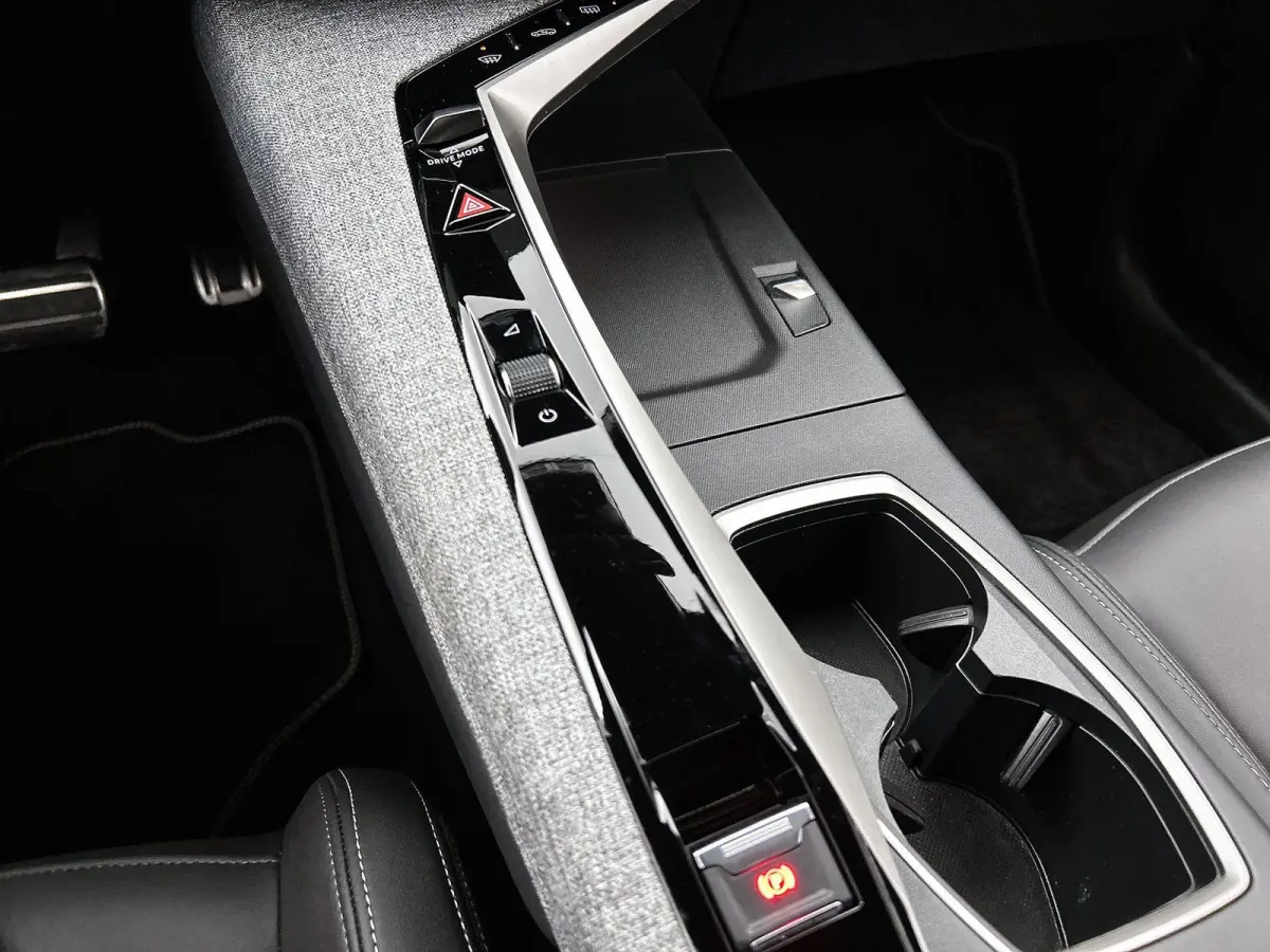 GT 145pk Hybrid Automaat | 1ste eigenaar | 7 persoons | Camera | Electrische klep | Stuur/Stoelverwarming | 19"LMV | Navigatie | AUTOMAAT