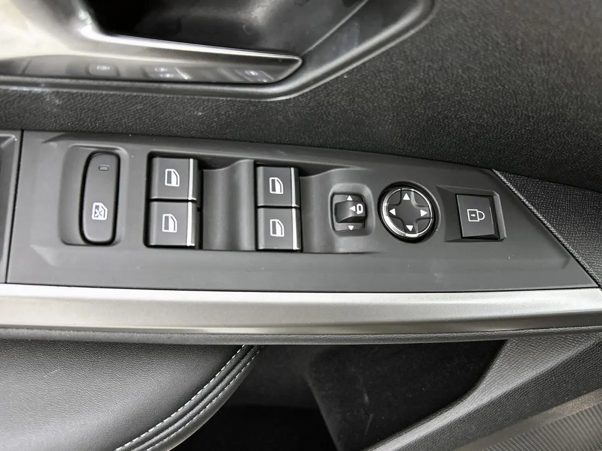 GT 145pk Hybrid Automaat | 1ste eigenaar | 7 persoons | Camera | Electrische klep | Stuur/Stoelverwarming | 19"LMV | Navigatie | AUTOMAAT