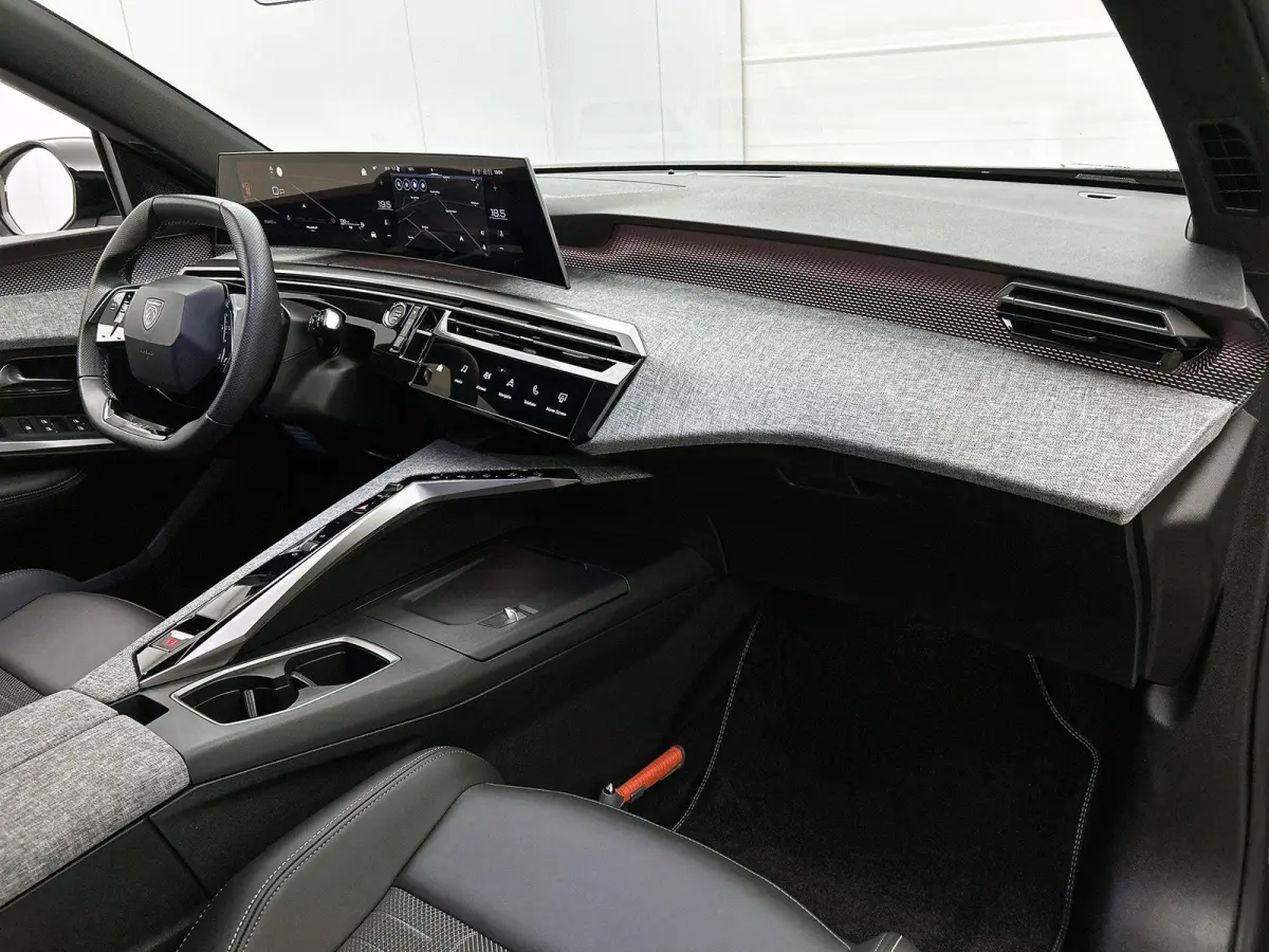 GT 145pk Hybrid Automaat | 1ste eigenaar | 7 persoons | Camera | Electrische klep | Stuur/Stoelverwarming | 19"LMV | Navigatie | AUTOMAAT