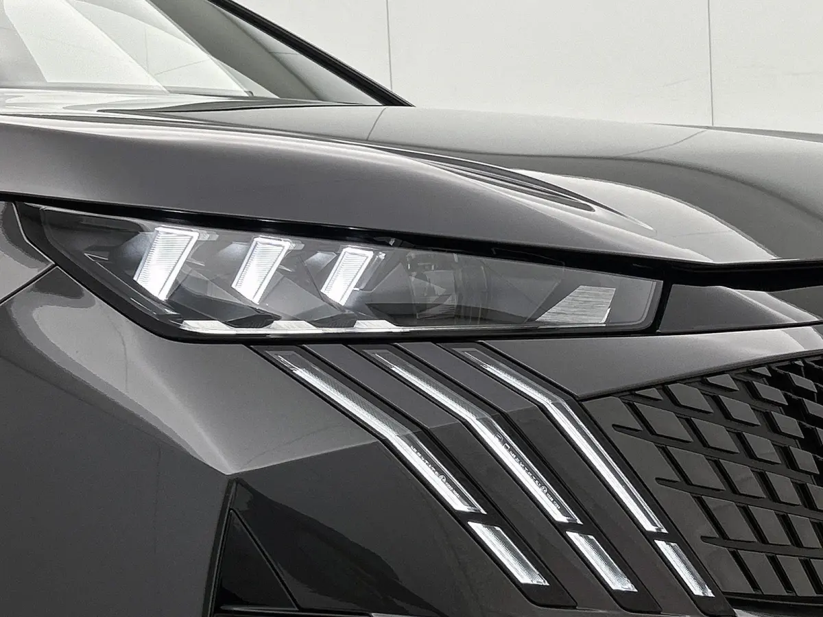 GT 145pk Hybrid Automaat | 1ste eigenaar | 7 persoons | Camera | Electrische klep | Stuur/Stoelverwarming | 19"LMV | Navigatie | AUTOMAAT