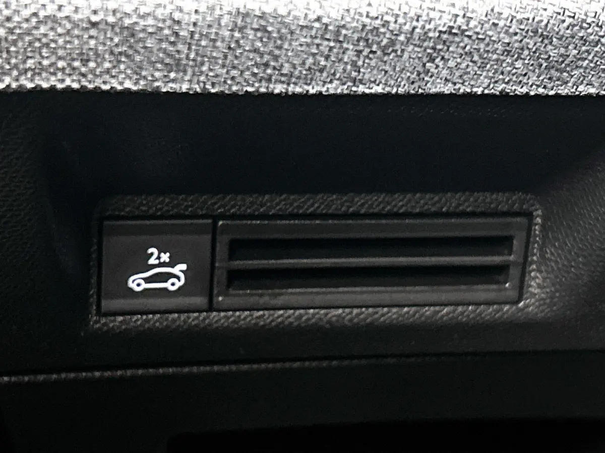 GT 145pk Hybrid Automaat | 1ste eigenaar | 7 persoons | Camera | Electrische klep | Stuur/Stoelverwarming | 19"LMV | Navigatie | AUTOMAAT