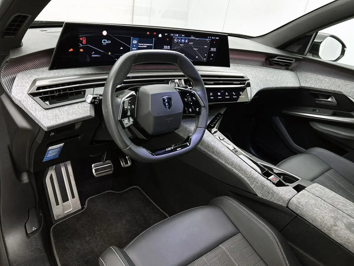 GT 145pk Hybrid Automaat | 1ste eigenaar | 7 persoons | Camera | Electrische klep | Stuur/Stoelverwarming | 19"LMV | Navigatie | AUTOMAAT